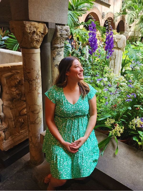 Full-body portrait of Maria